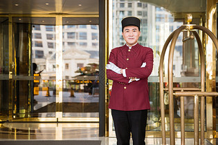 酒店管理大堂經理高清正版圖片下載——編號501124914，展現專業與優雅